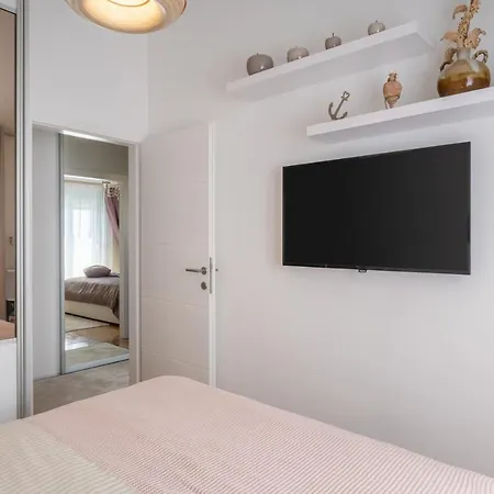 Tikvarin, Kastel Kambelovac Apartment Kastela