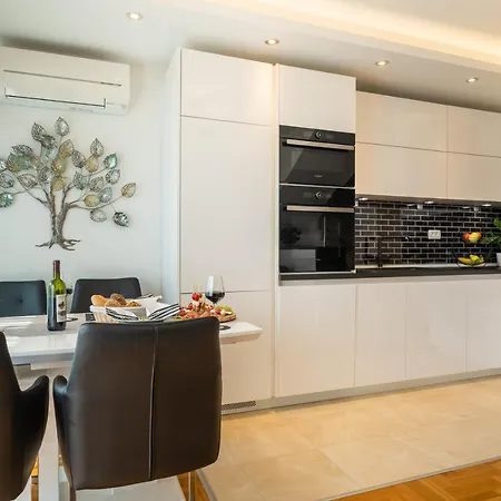 Tikvarin, Kastel Kambelovac Apartment