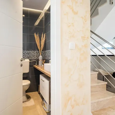 Tikvarin, Kastel Kambelovac Apartment Kastela