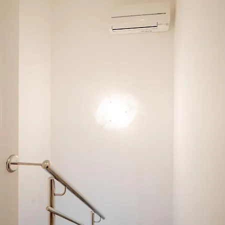Tikvarin, Kastel Kambelovac Apartment Kastela