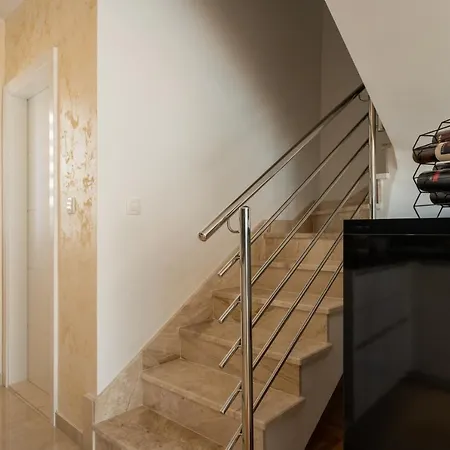 Apartament Tikvarin, Kastel Kambelovac *